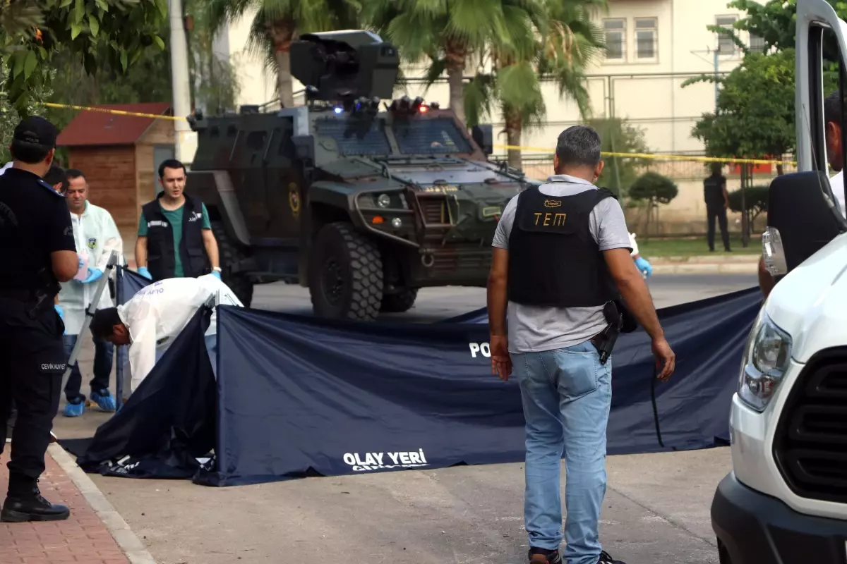 Mersin\'deki Polis Karakoluna Saldırı Hazırlığındaki Canlı Bomba Vuruldu