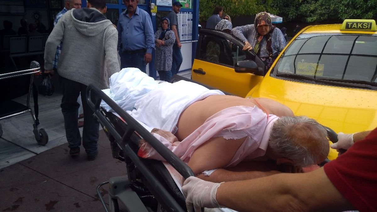 Oyunda Hile Yaptığını Düşündüğü Arkadaşını Bıçakladı