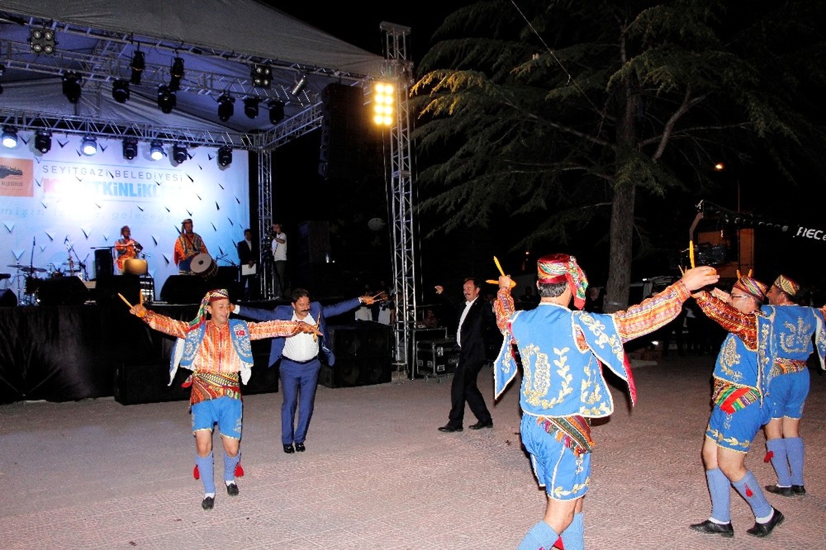 Sanatçı Altunsaray Seyitgazi\'yi Coşturdu