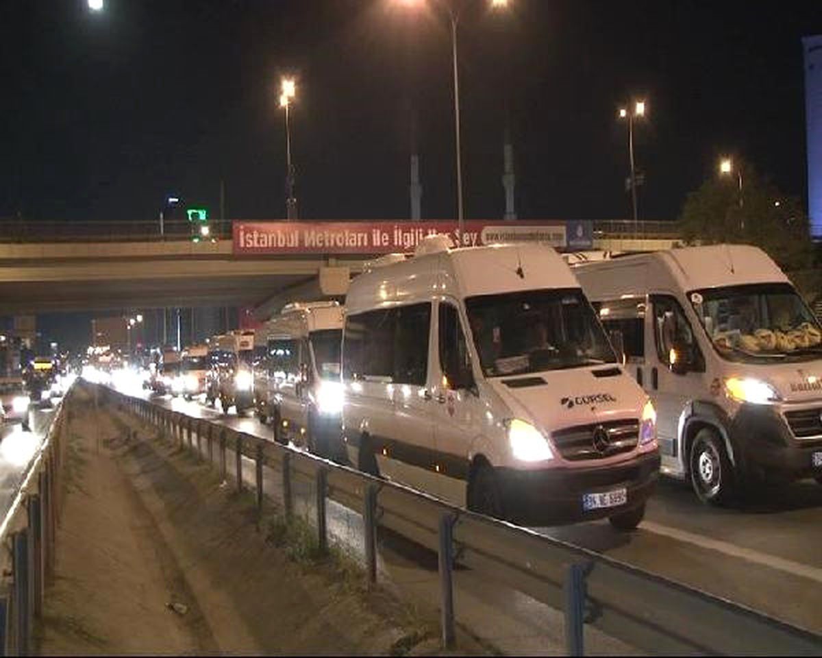 Servisçiler D-100 Karayolu\'nda Eylem Yaptı