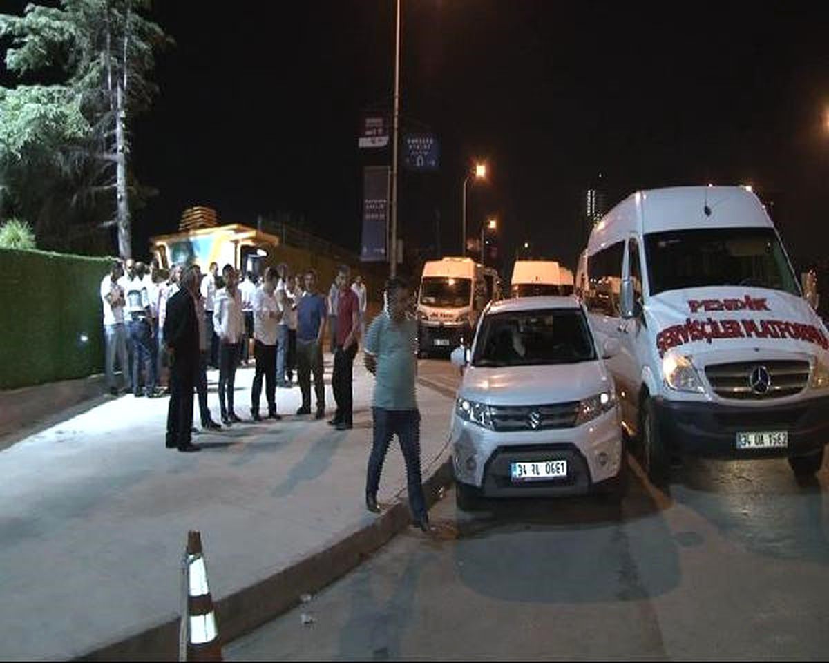 Servisçiler D-100 Karayolunda Eylem Yaptı