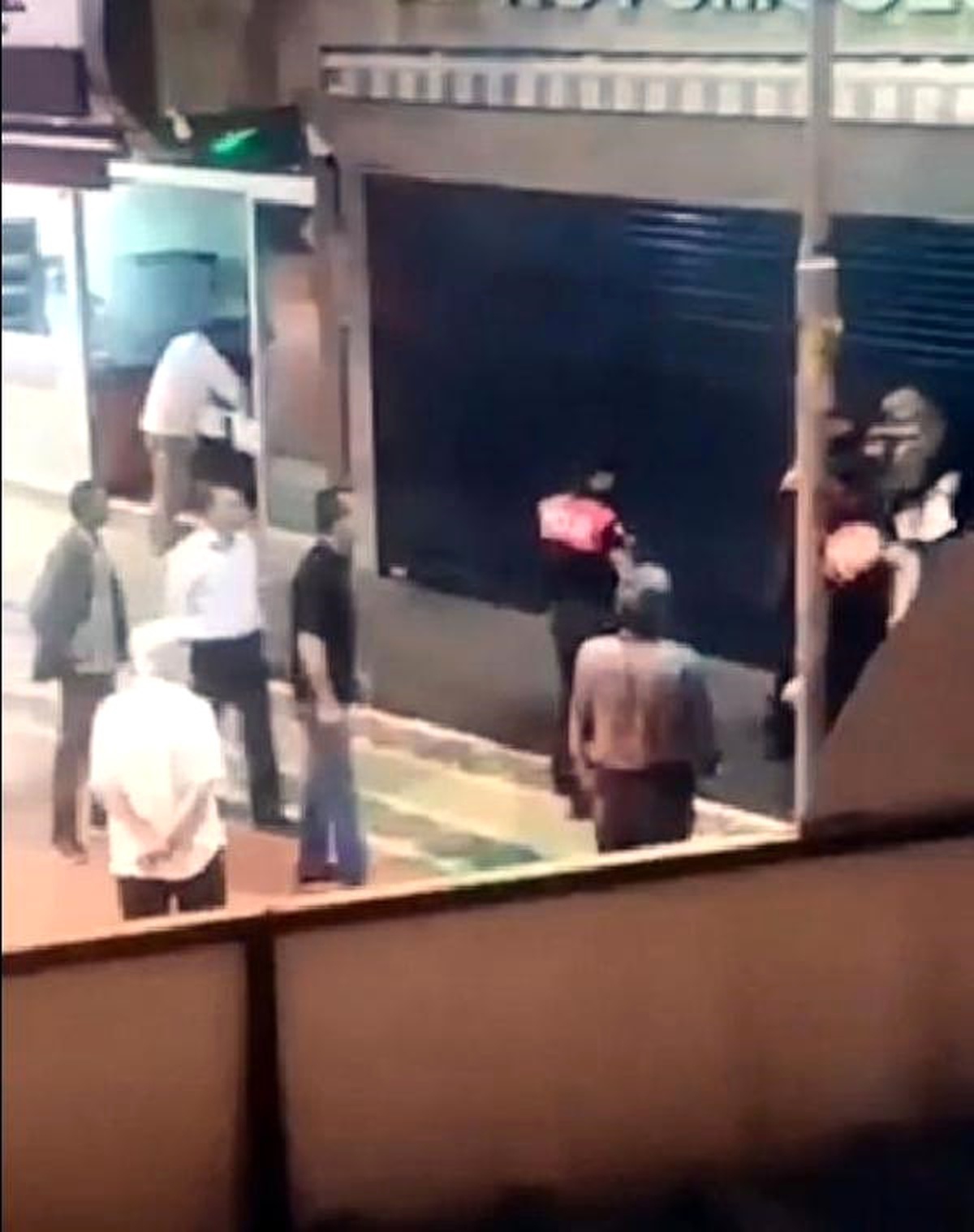 Tokat Attığı İddia Edilen Vatandaşa Polisten Yumruk