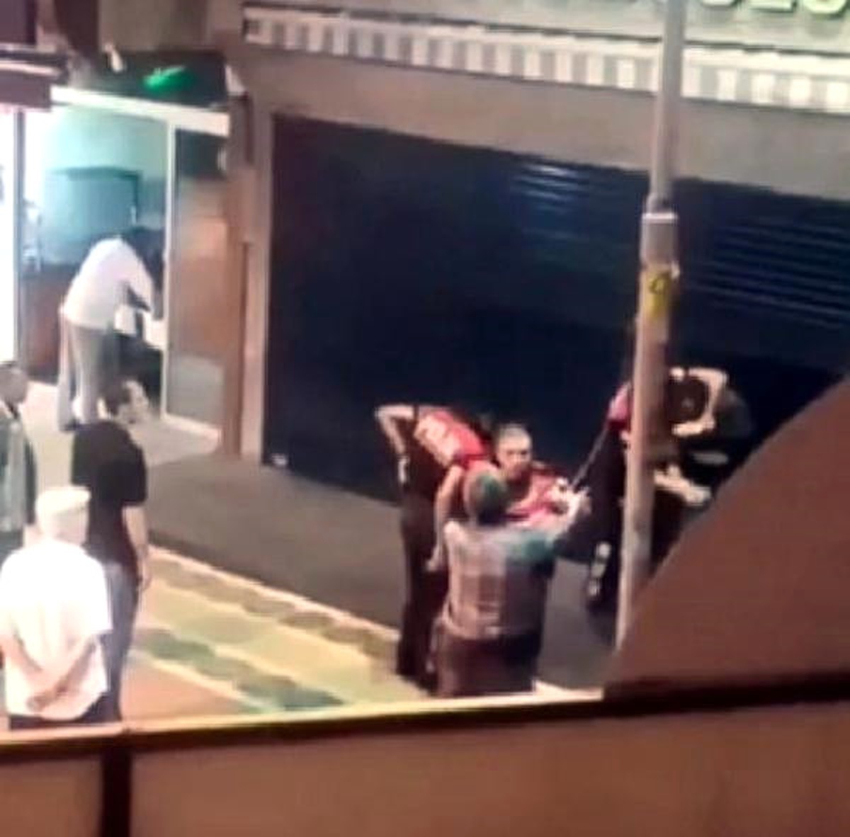 Tokat Attığı İddia Edilen Vatandaşa Polisten Yumruk