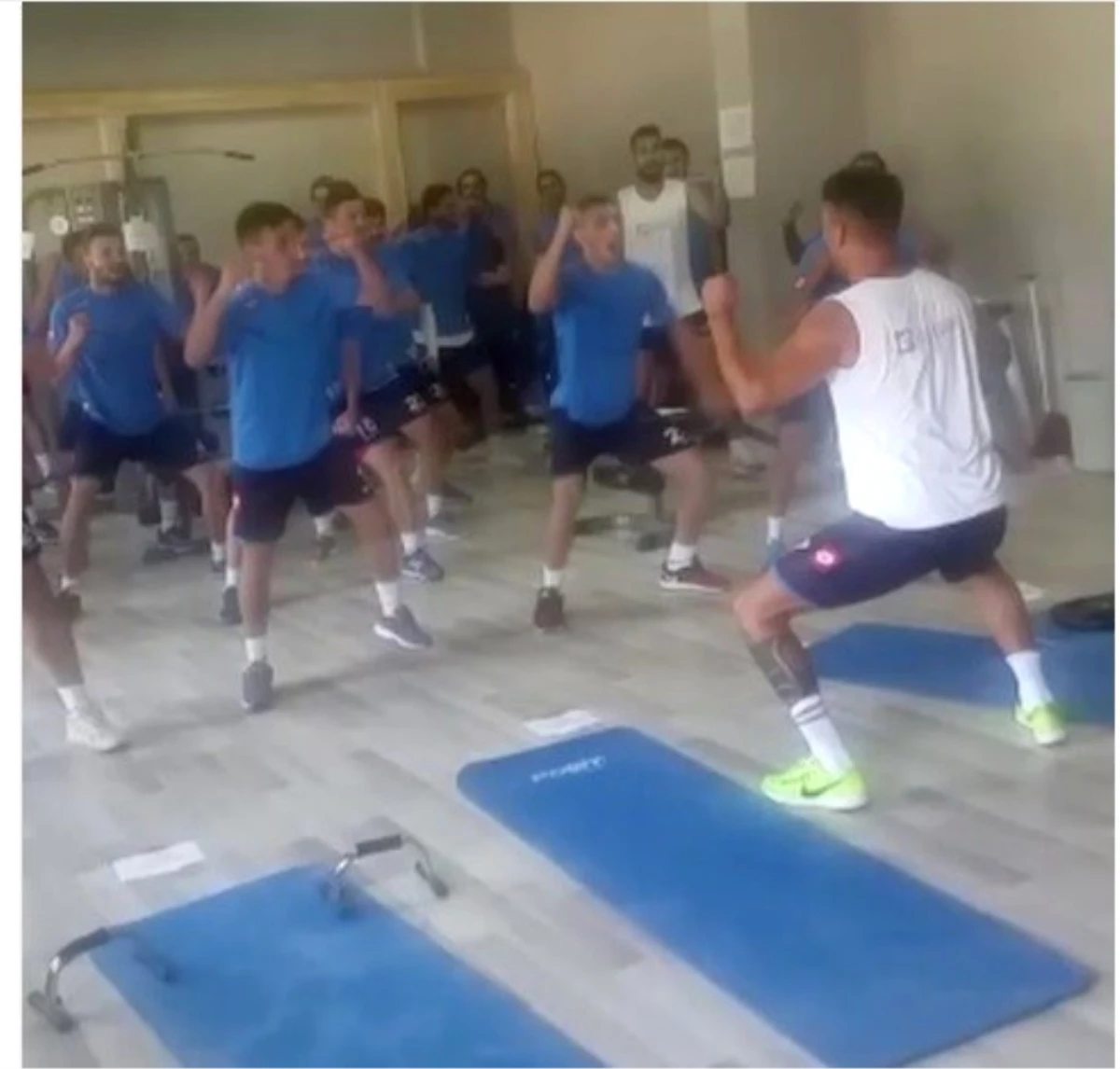 Tokatspor\'da Futbolculardan Haka Dansı