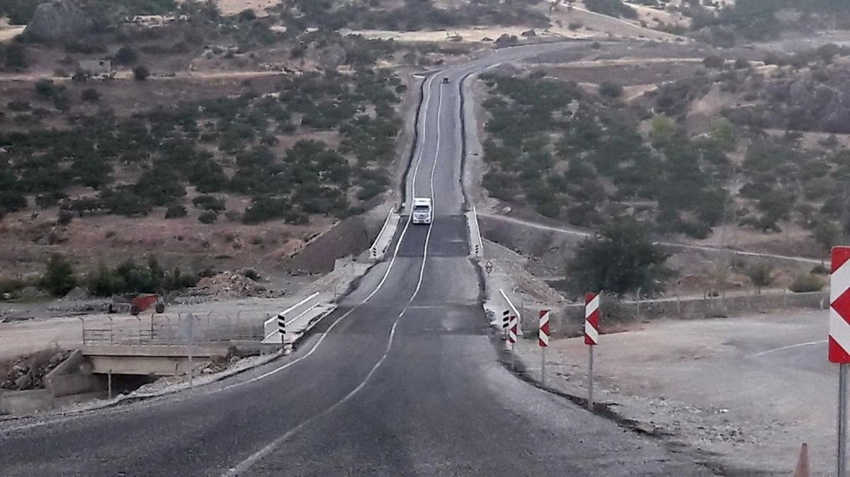 Tut İlçe Karayolunda Yeni Köprü Faaliyete Girdi