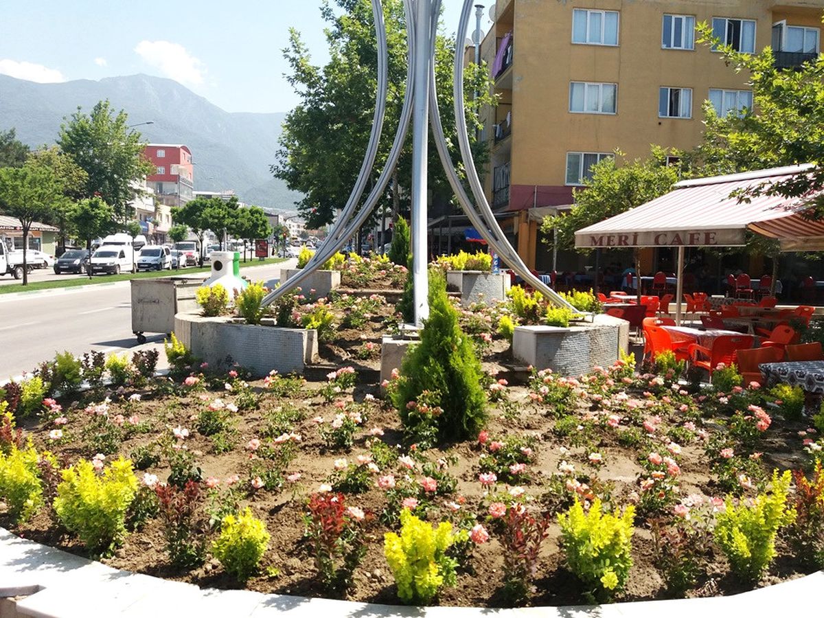 Yıldırım\'ın Parklarını Mevsimlik Çiçekler Süslüyor