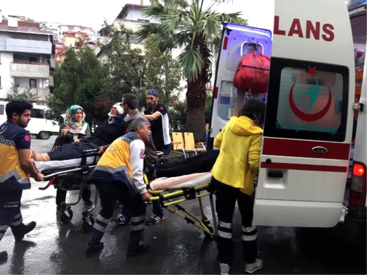 Zonguldak\'ta Otomobil Şarampole Yuvarlandı: 3 Yaralı