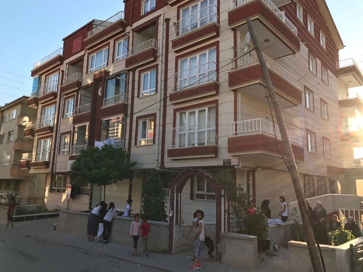 2 Yaşındaki Bebek 3\'üncü Kattan Düştü