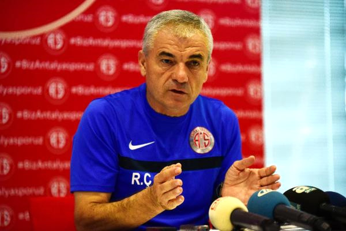 Antalyaspor Teknik Direktörü Çalımbay: Eto\'o Kararı Bir An Önce Verilmeli