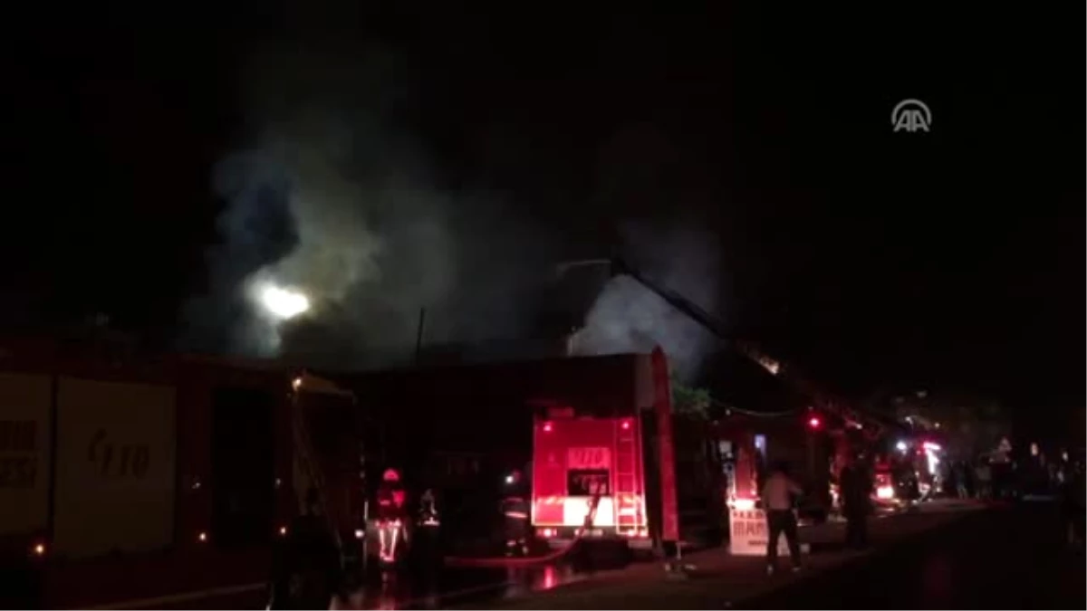 Arnavutköy\'de Boya Fabrikasında Yangın