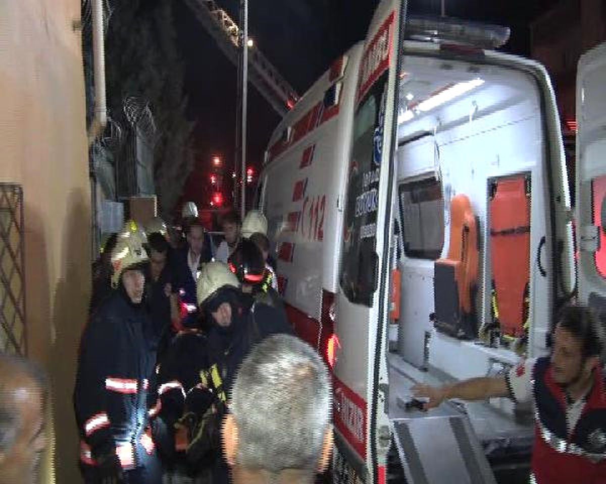 Arnavutköy\'de Fabrika Yangını...(3)