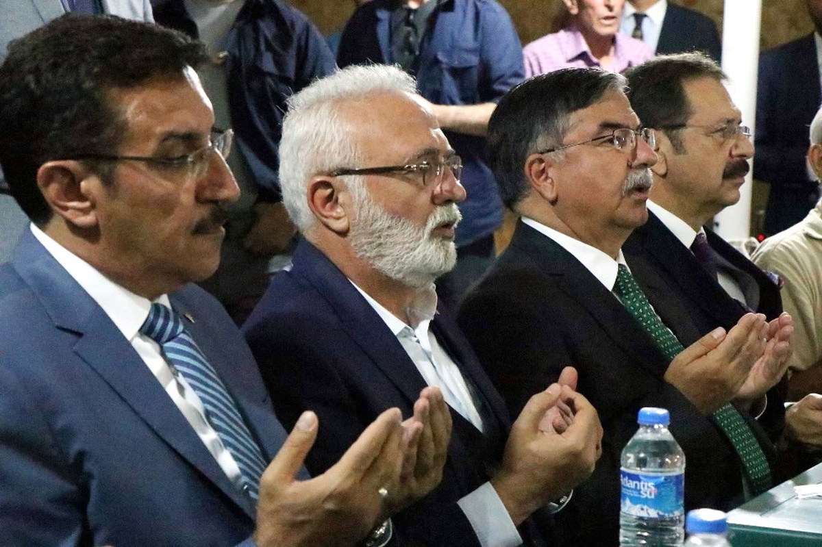 Bakanlardan Kayınbiraderi Vefat Eden Elitaş\'a Taziye Ziyareti