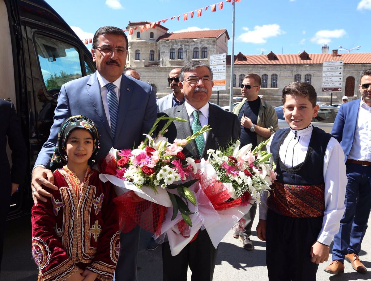 Bakanlardan Komşuya Çıkarma