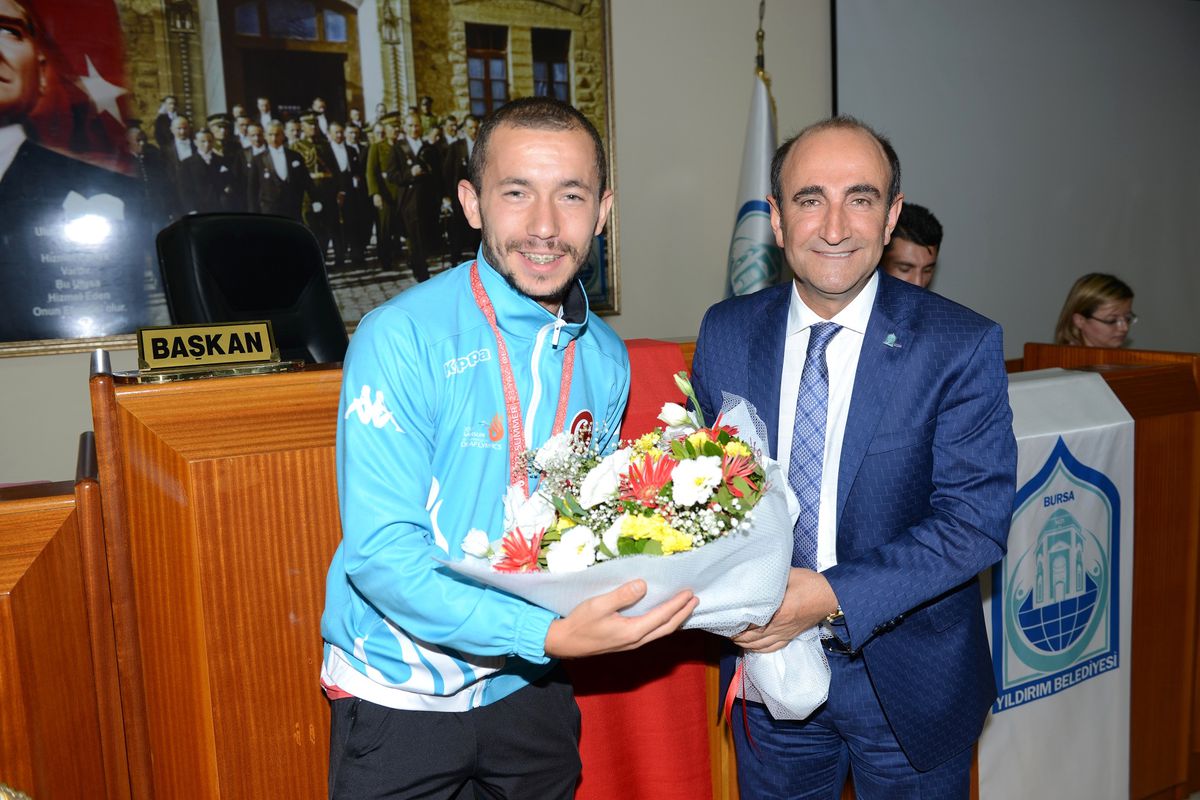 Başkan Edebali Başarılı Sporcuları Ödüllendirdi