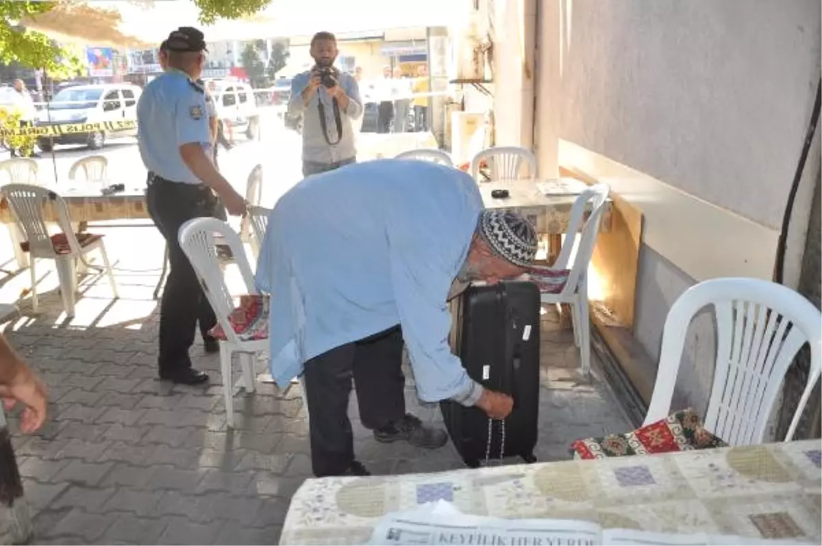 Çay Ocağına Bırakılan Valiz Polisi Alarma Geçirdi