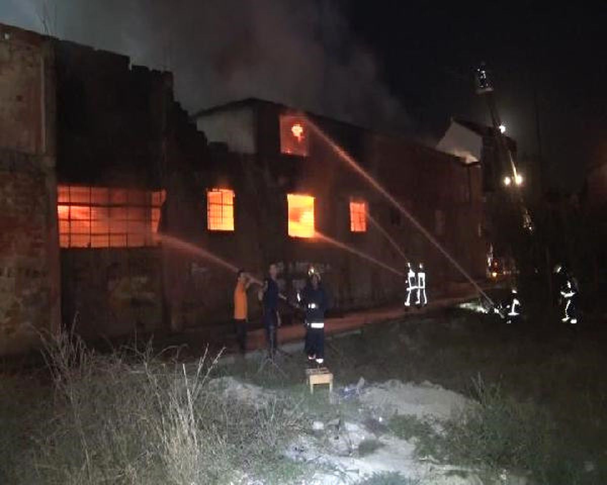 Dha İstanbul - Arnavutköy\'de Fabrika Yangını...(1)