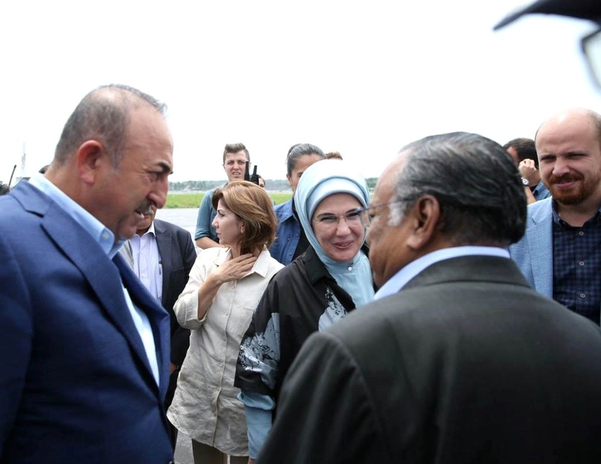 Dışişleri Bakanı Çavuşoğlu ve Emine Erdoğan Kutupalon Mülteci Kampı\'nda