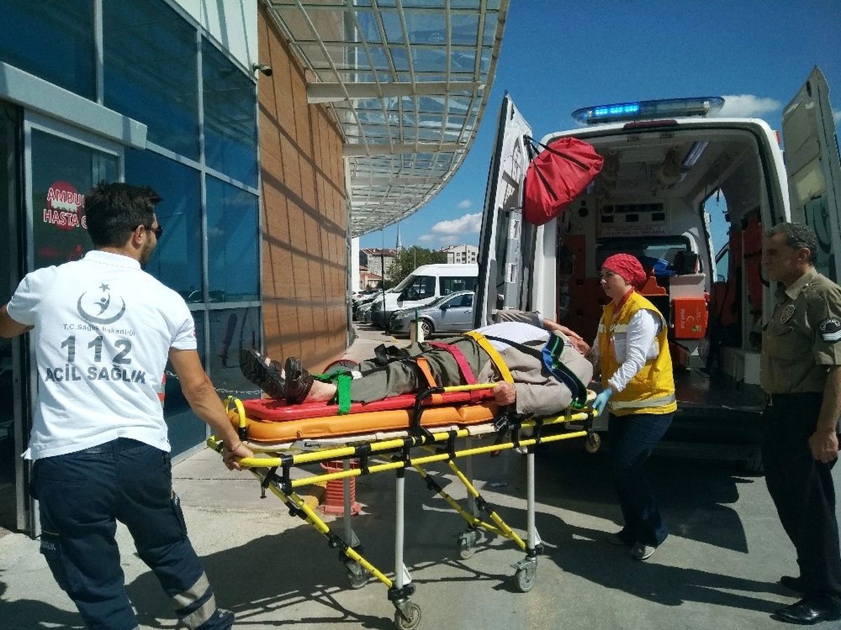 Dolmuş ile Otomobil Çarpıştı: 1 Yaralı