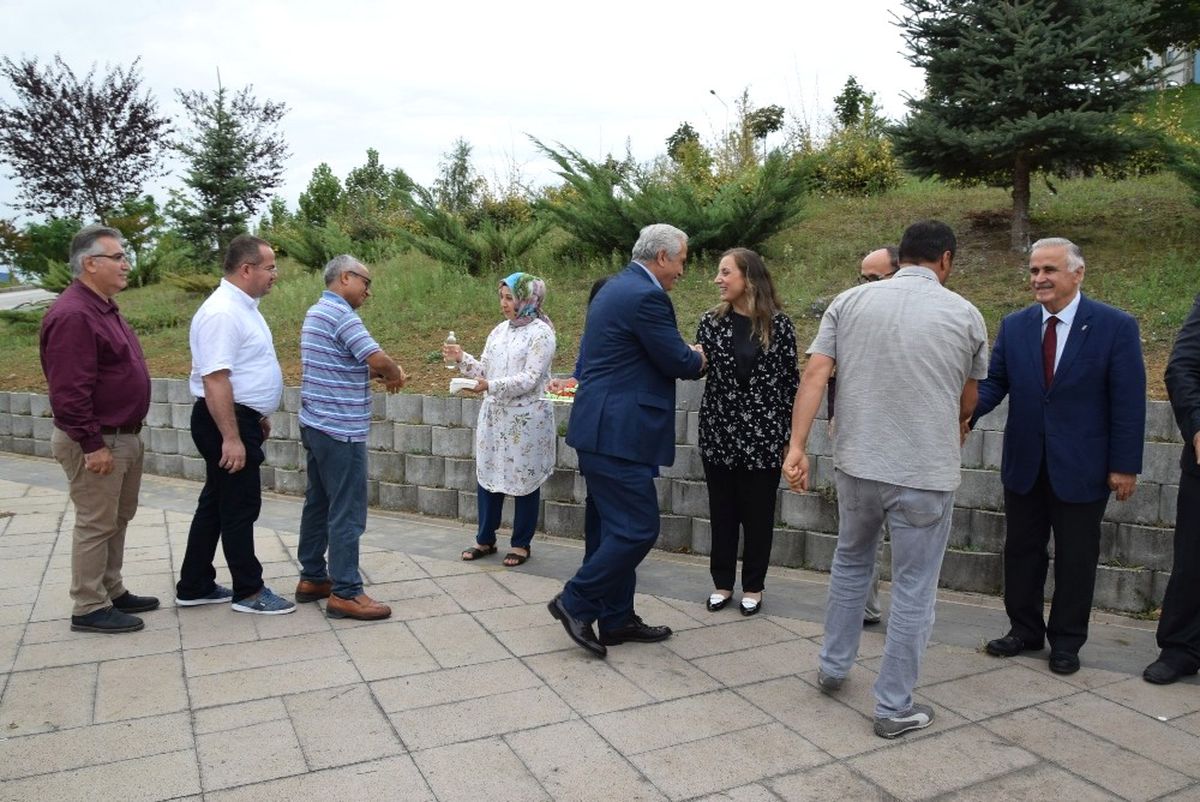 Düzce Üniversitesi\'nde Bayramlaşma Töreni Düzenlendi