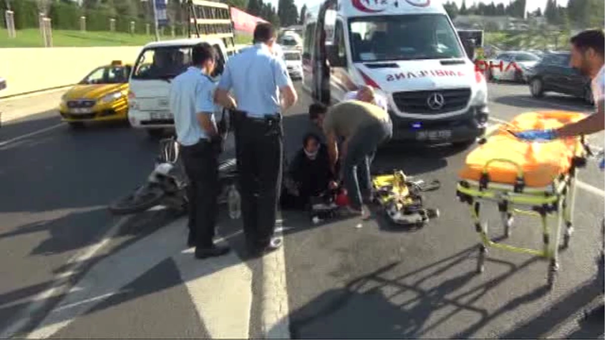 Edirnekapı\'da Trafik Kazası 1\'i Ağır 2 Yaralı