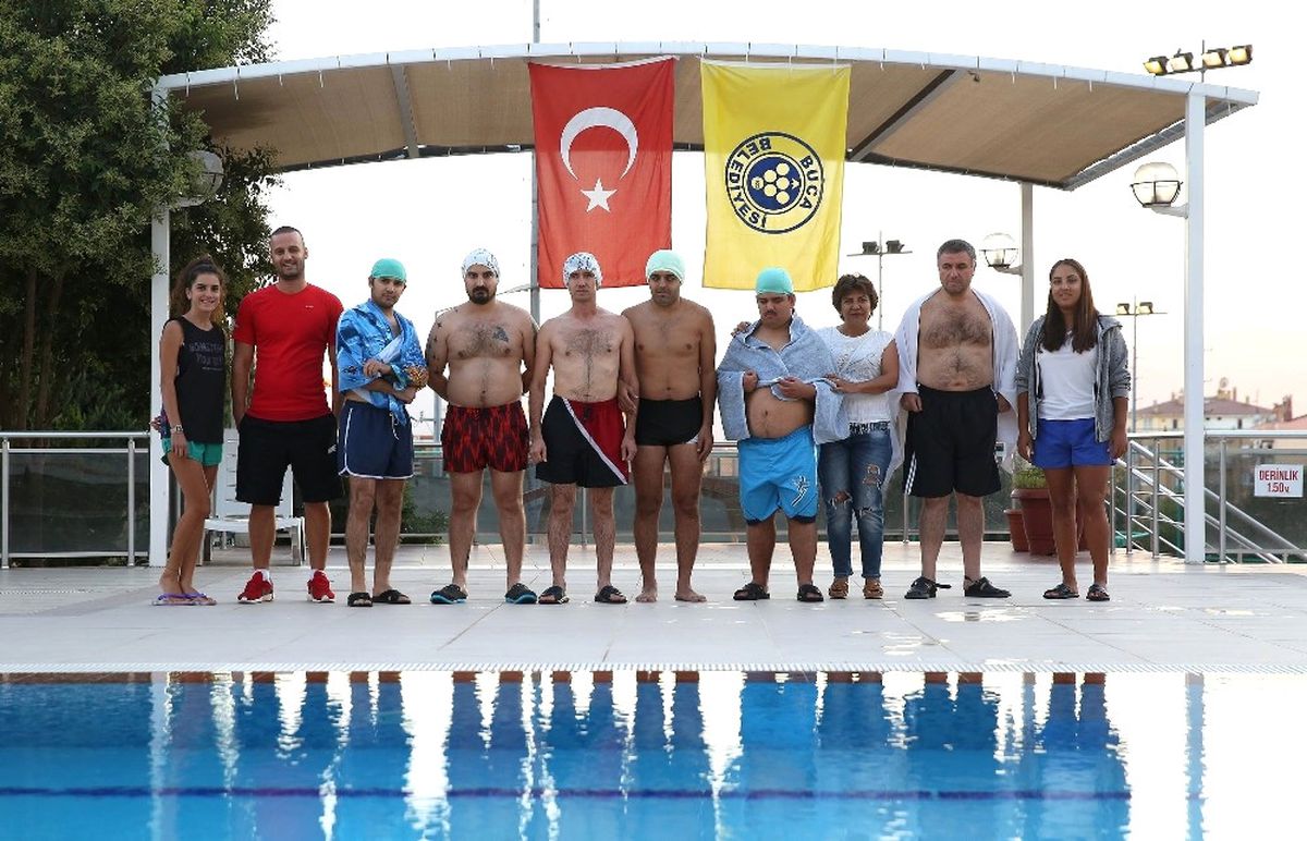 Engelleri Kulaç Atarak Aşıyorlar