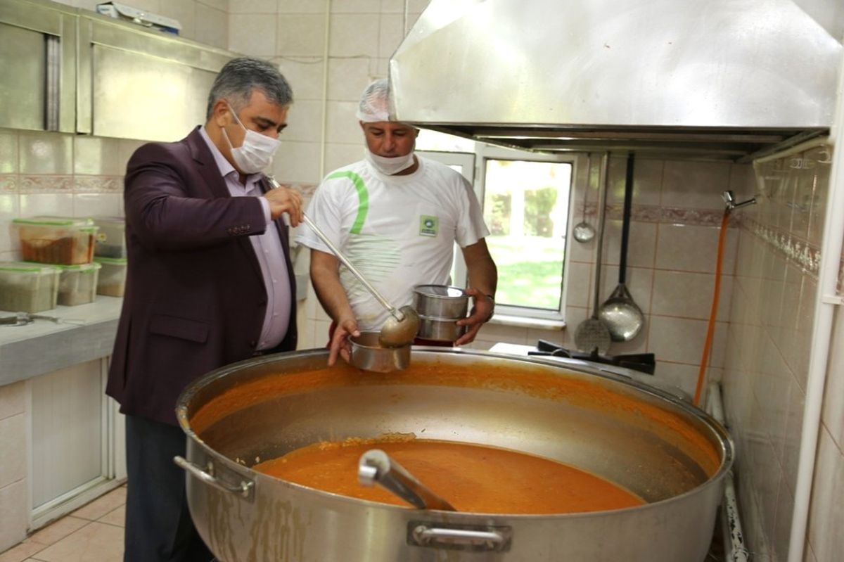 Ereğli\'de Günde Bin 500 Vatandaşa Sıcak Yemek