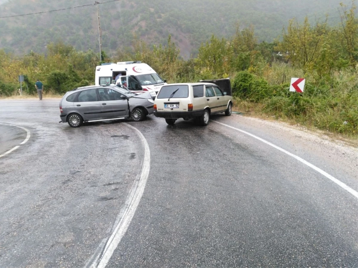 Eskişehir\'de Trafik Kazası: 2 Yaralı