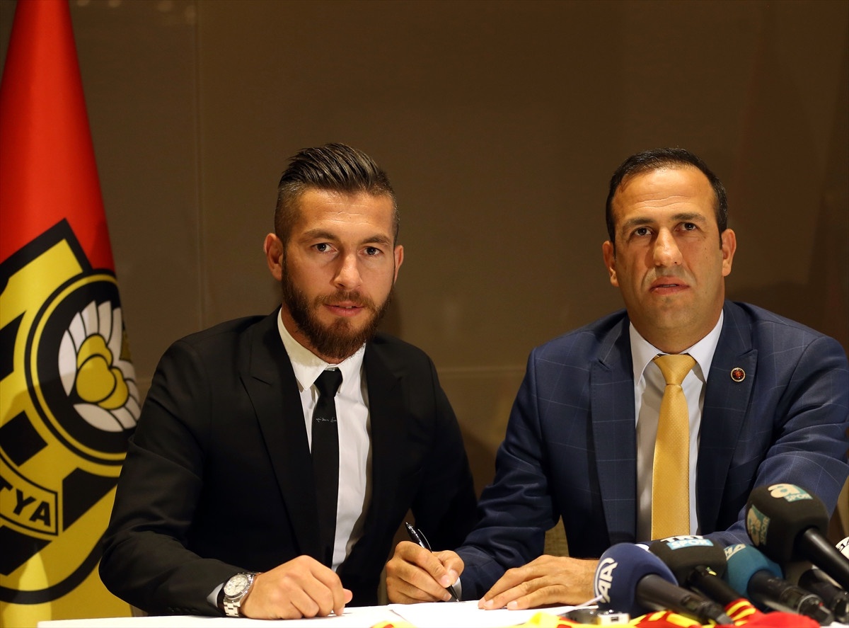 Evkur Yeni Malatyaspor, Adem Büyük\'ü Tanıttı