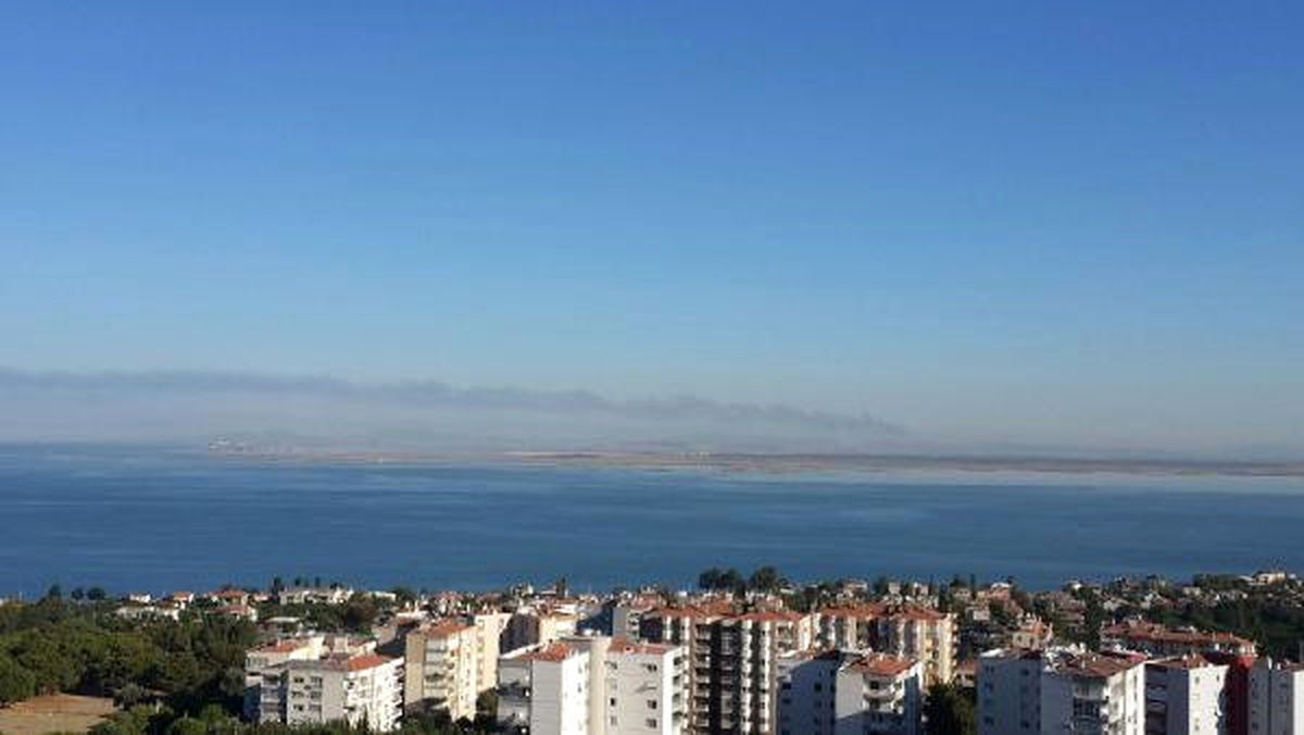 Foça\'da Cüruf Depolama Alanında Yangın