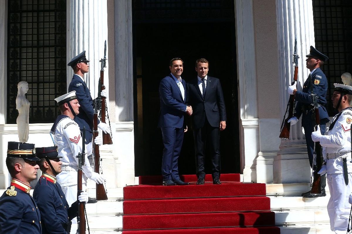 Fransa Cumhurbaşkanı Macron ve Yunanistan Başbakanı Çipras Görüştü