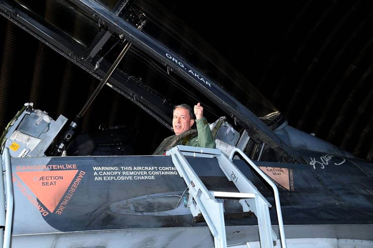 Genelkurmay Başkanı Akar, F-16d Uçağı ile Uçuş Gerçekleştirdi