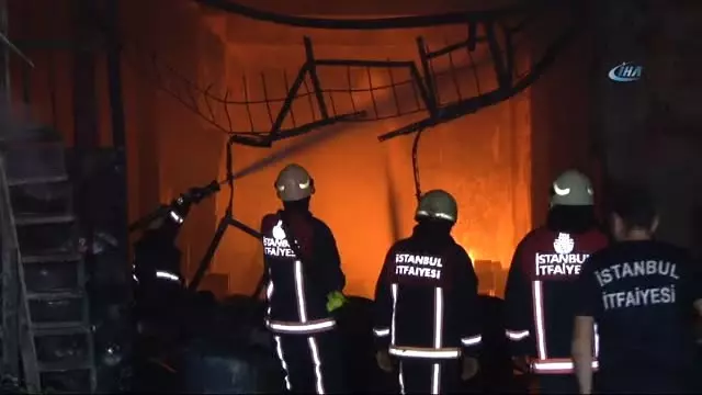 Guncelleme Arnavutkoy De Boya Fabrikasinda Yangin Son Dakika