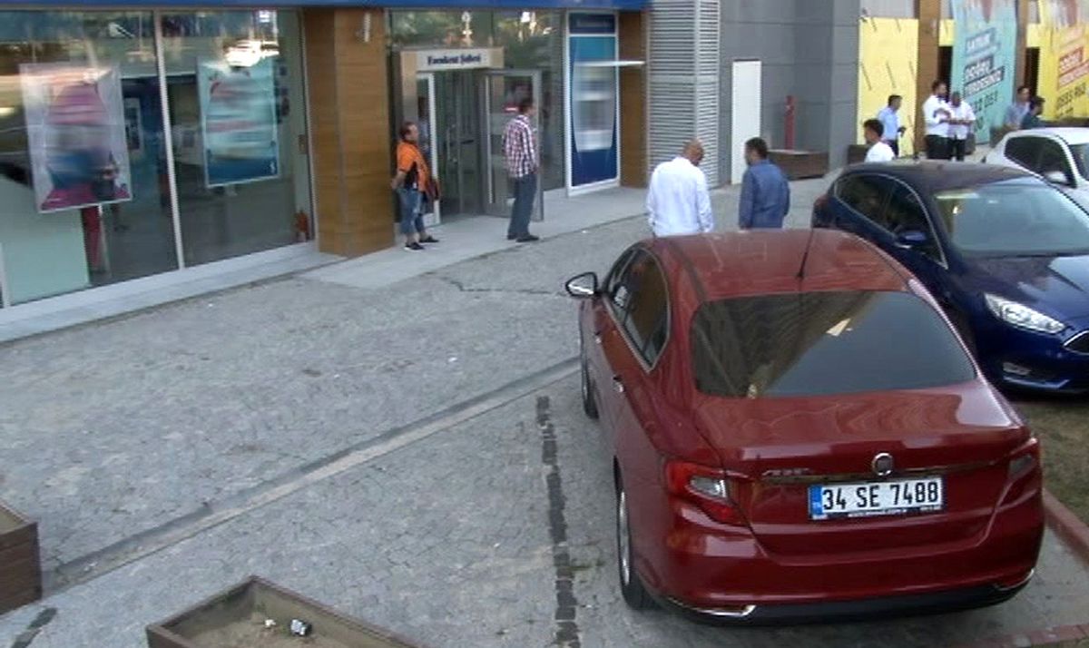 İstanbul\'da Silahlı Banka Soygunu