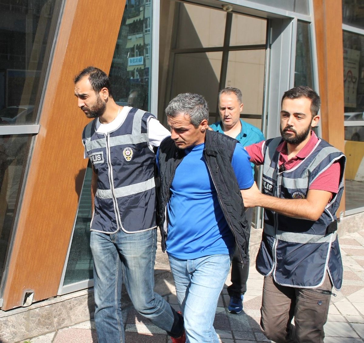 İstanbul ve Kocaeli\'de 6 Evi Soyan Hırsız Trafikte Yakalandı