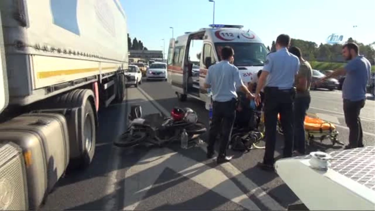 Kamyonla Motosiklet Çarpıştı: 2 Kişi Yaralandı