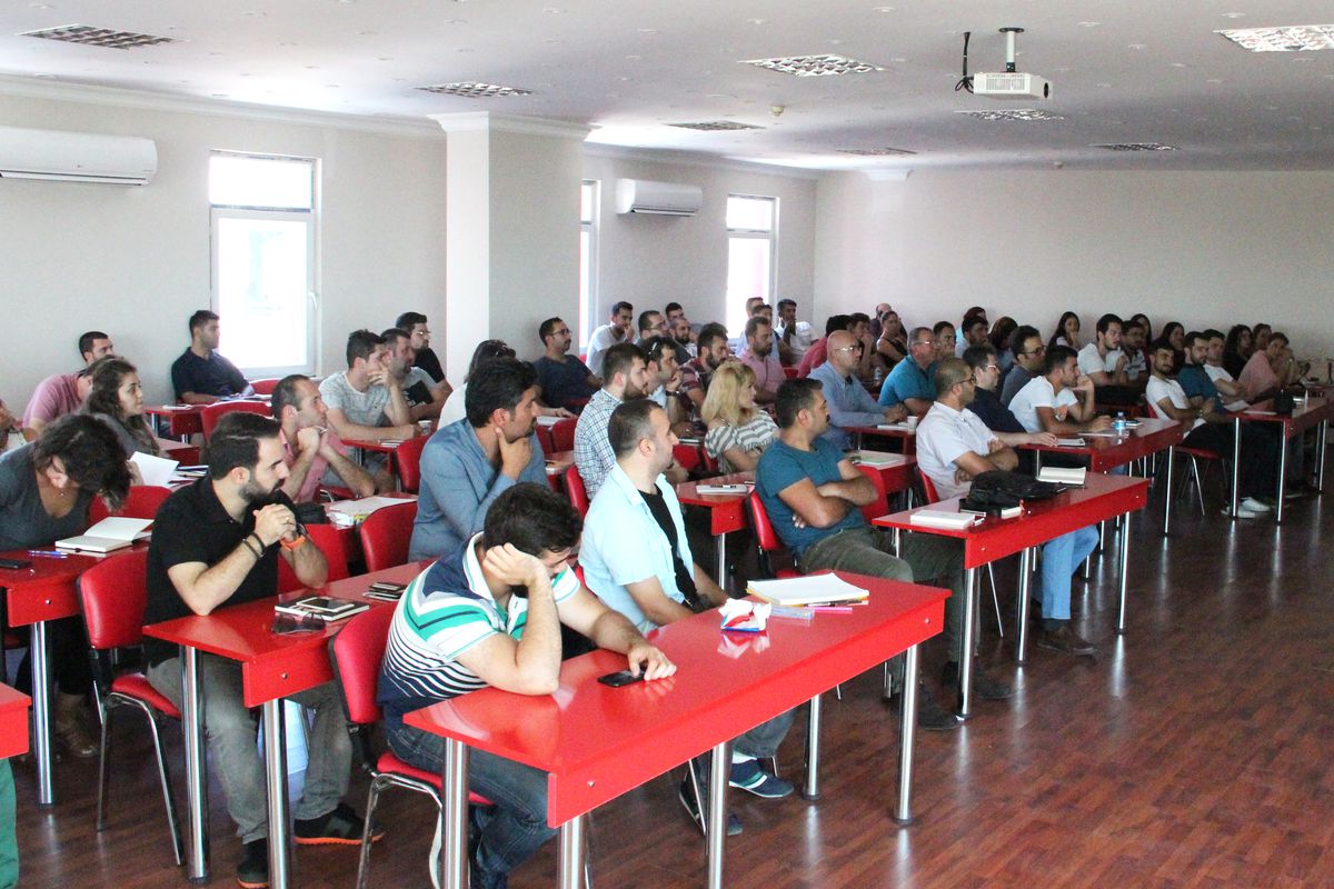 Kapılarını Ünlü Eğitmenlerle Açtı