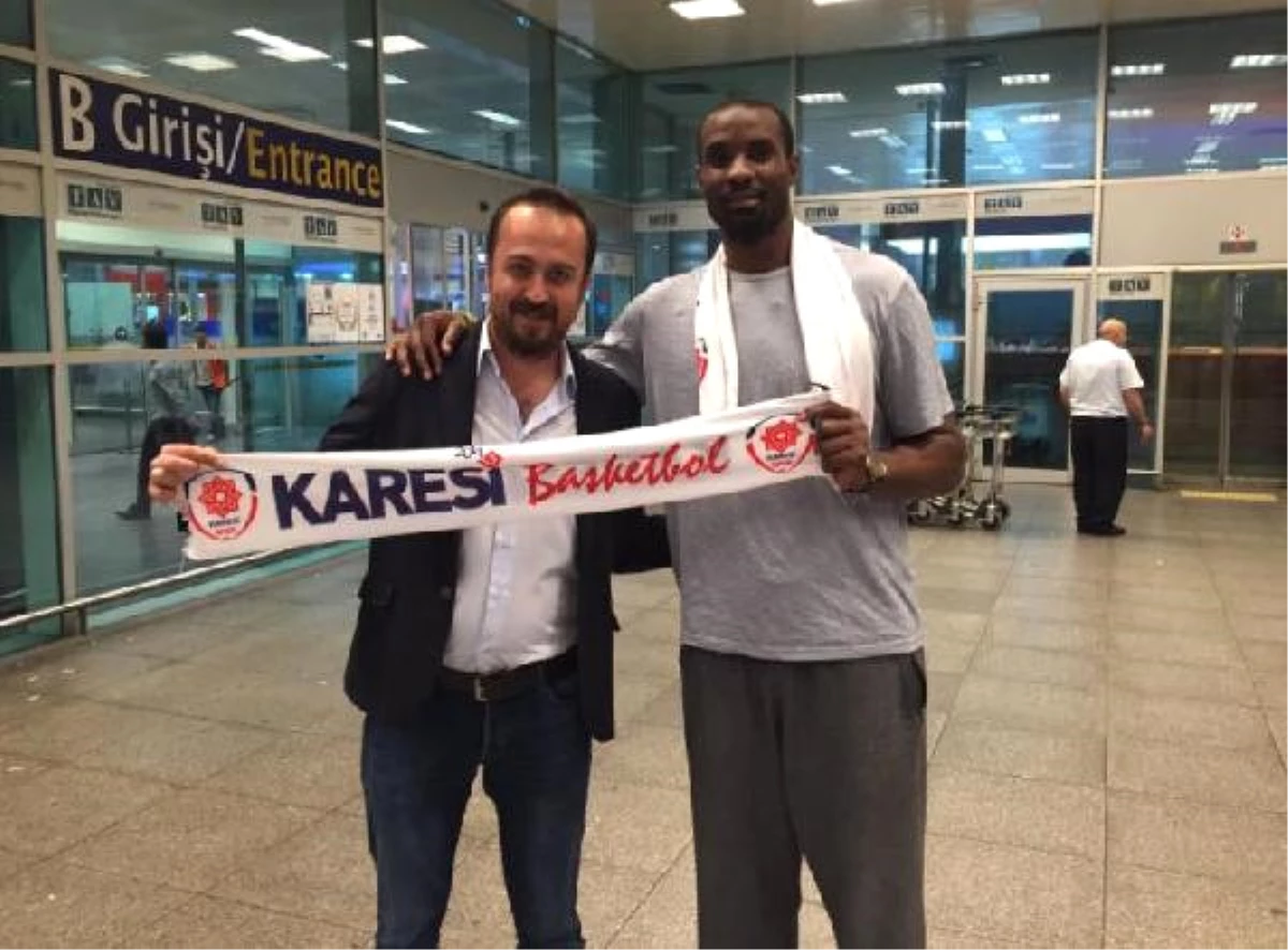 Karesispor\'un Yeni Transferi Lawal, Türkiye\'ye Gelerek Takıma Katıldı