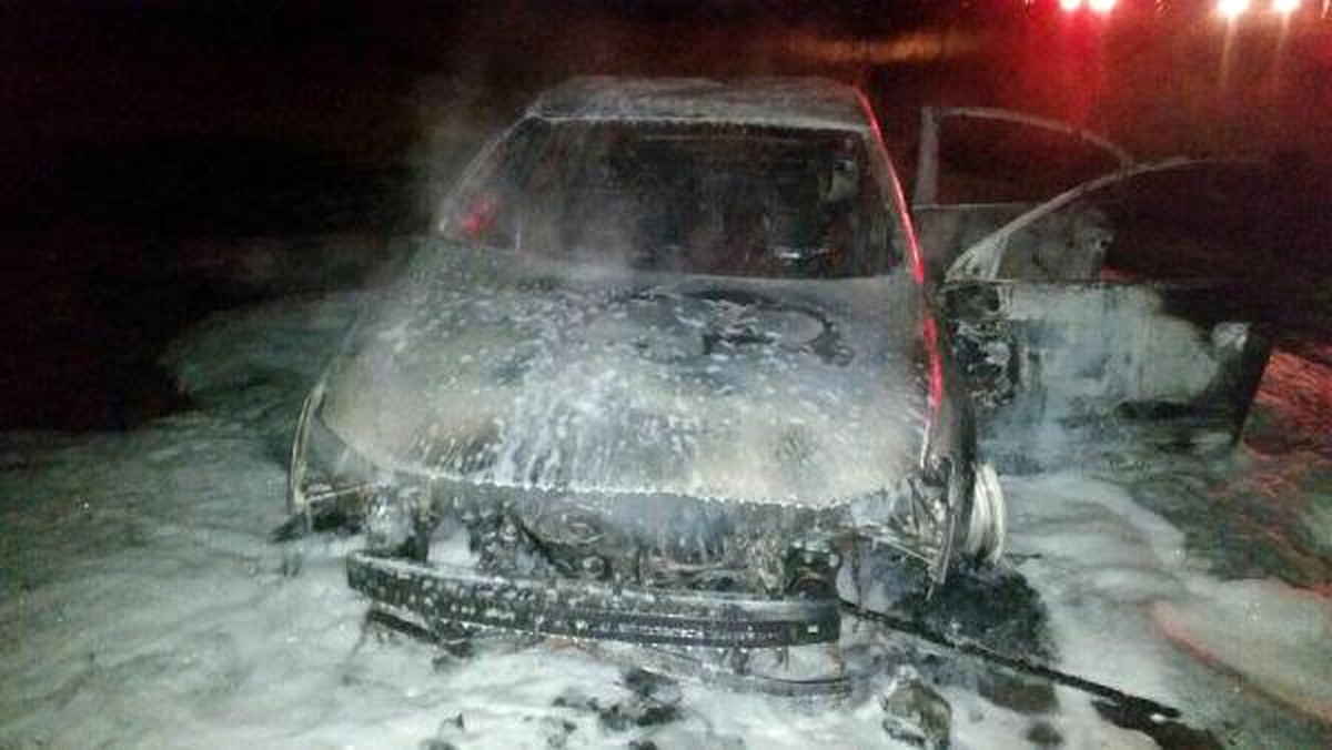 Kayalıklara Çarpan Otomobil Alev Topuna Döndü