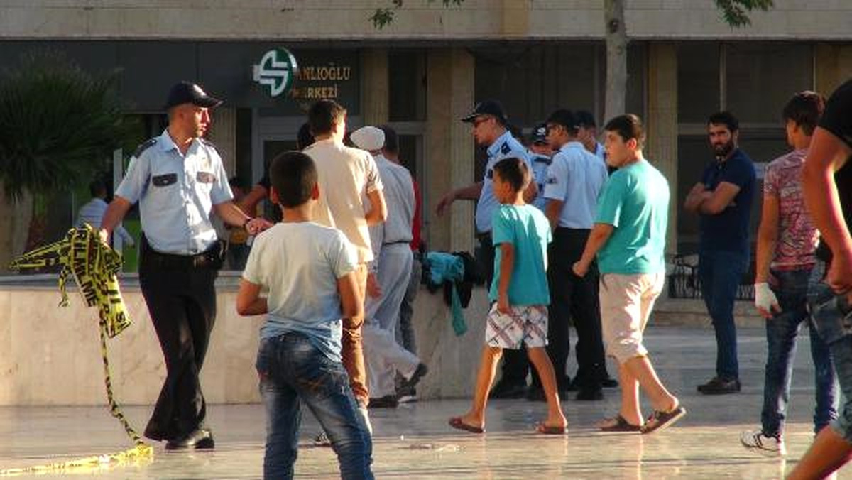 Kilis\'te Meydana Bırakılan Çanta Paniğe Yol Açtı