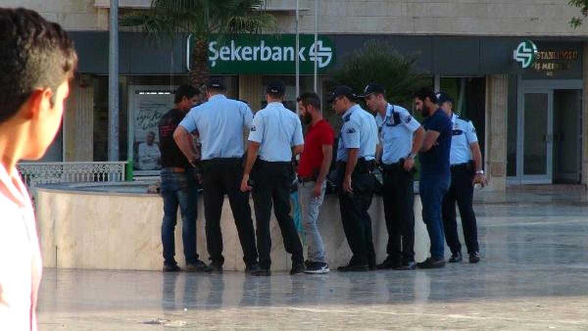 Kilis\'te Meydana Bırakılan Çanta Paniğe Yol Açtı
