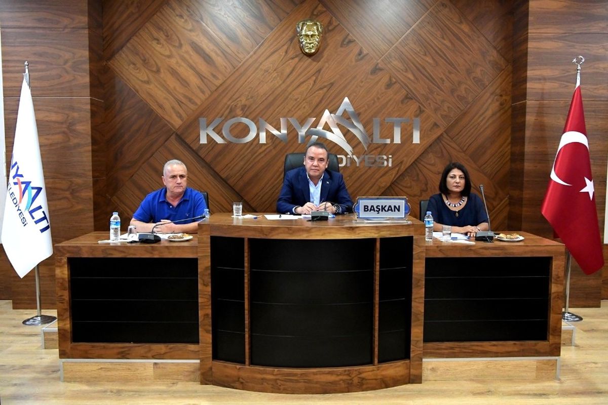 Konyaaltı Belediyesi\'nden İsmail Balaban\'a 200 Bin Lira