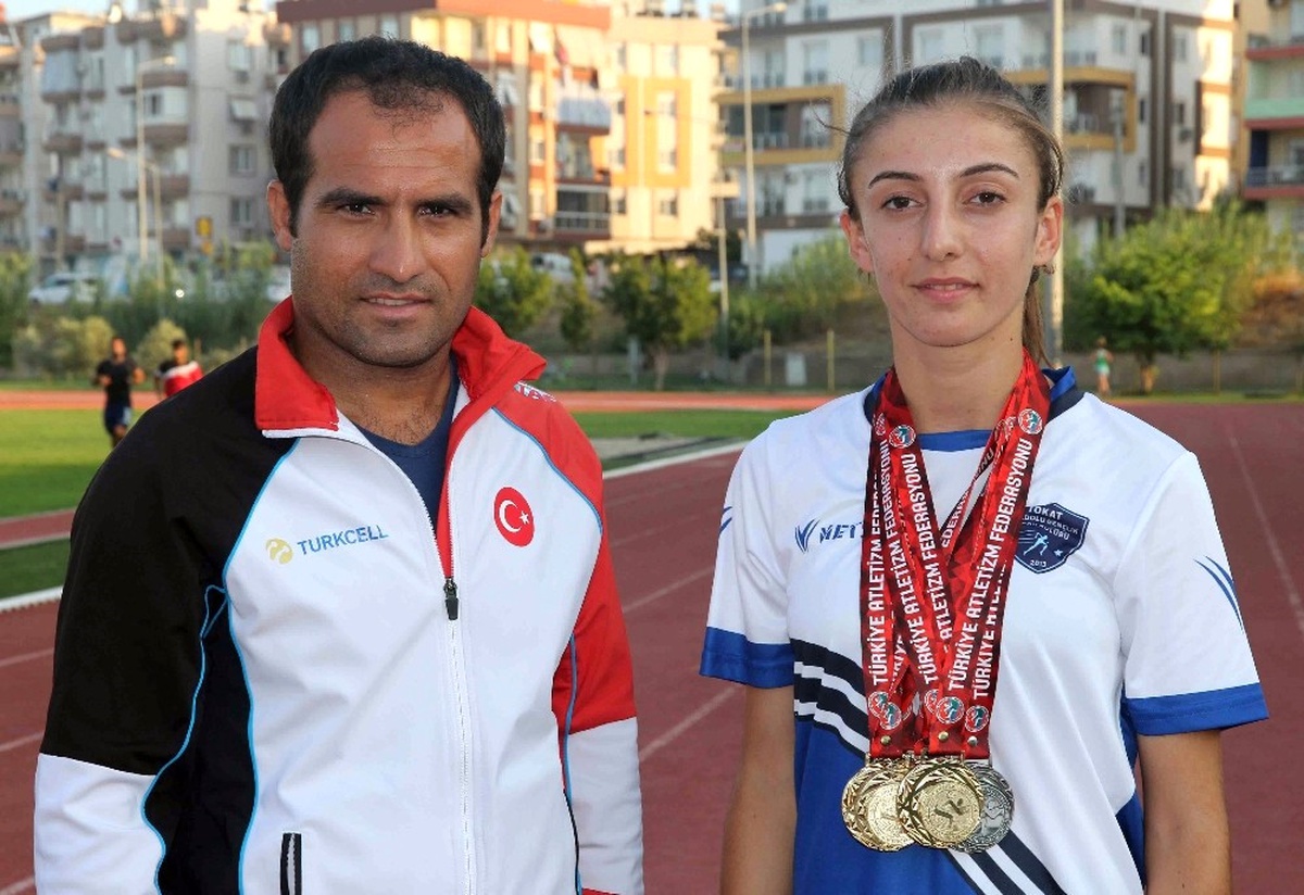 Lise Öğrencisi Bedriye Şampiyonluklara Koşuyor