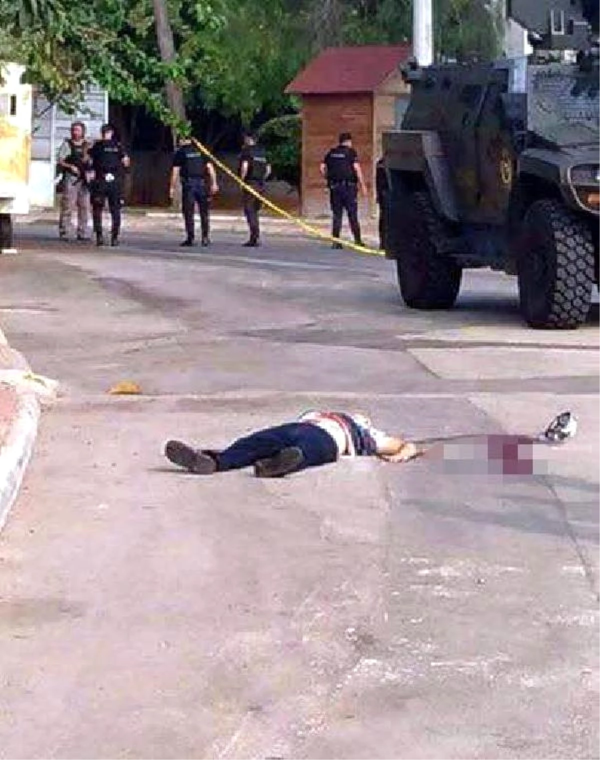 Mersin\'de Öldürülen \'Canlı Bomba\' Teröristin Üzerinden 5 Kilo Bomba Çıktı
