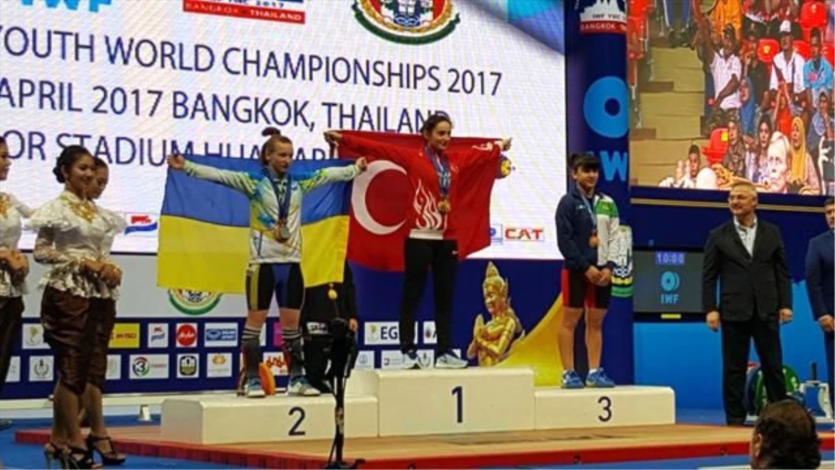 Nuray Levent, Yıldızlar Halter Şampiyonası\'nda Dünya Şampiyonu
