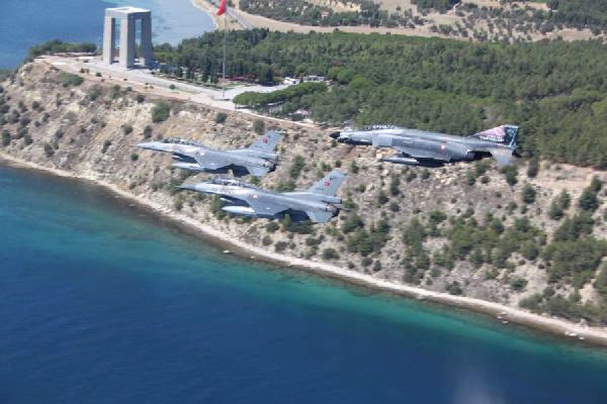 Orgeneral Akar, F-16d Av/bombardıman Uçağı ile Uçuş Gerçekleştirdi