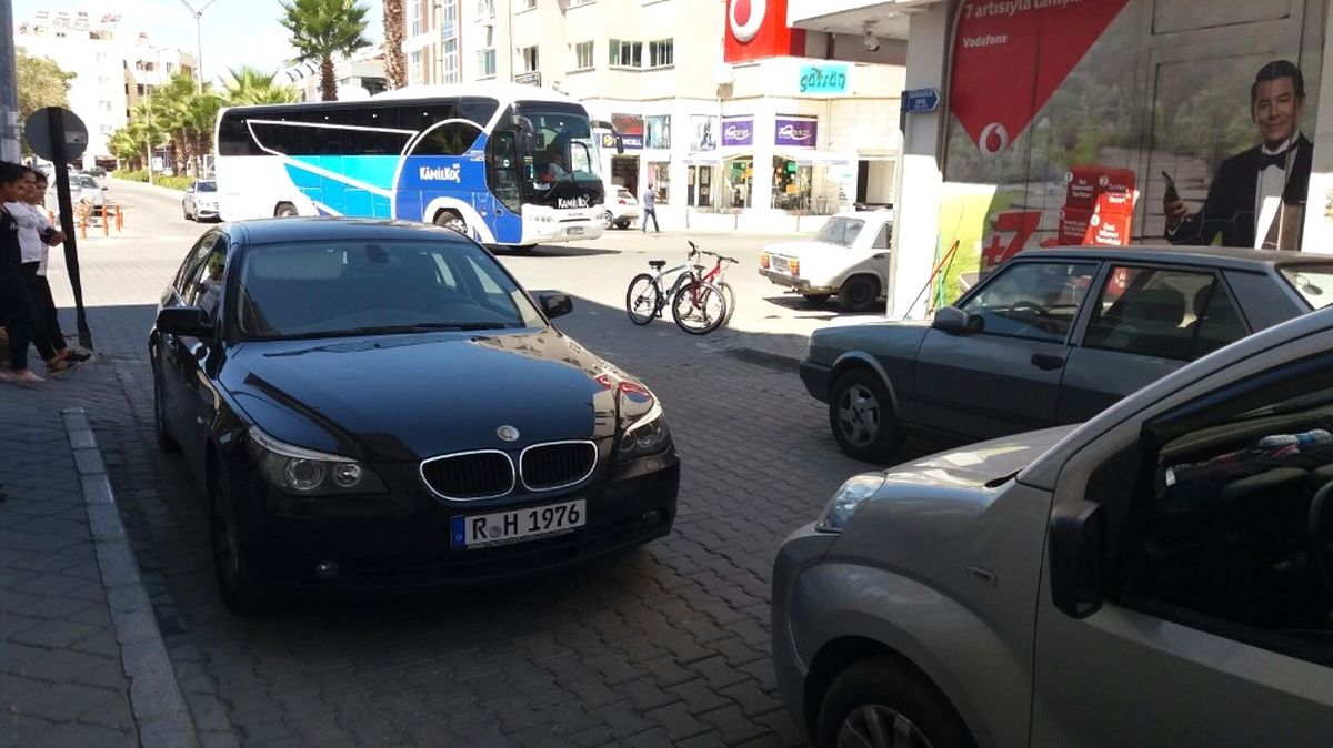 Ortacada Hatalı Park Trafiği Kilitledi