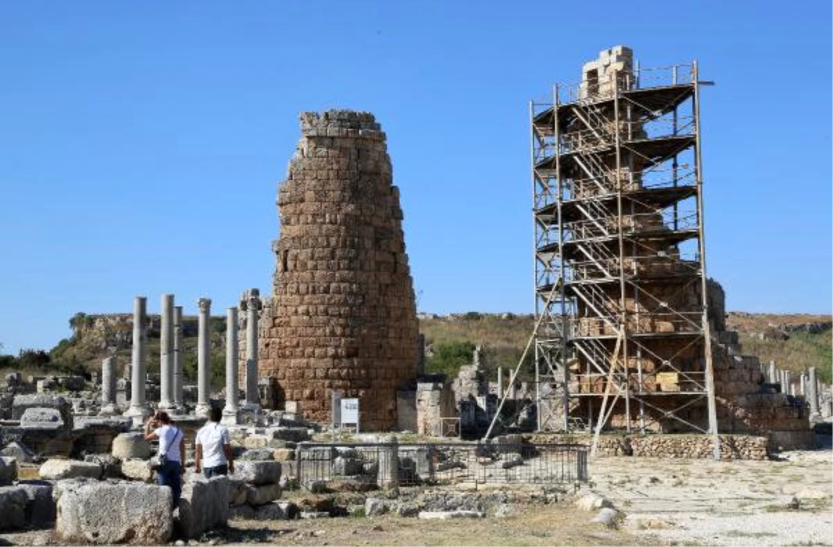 Perge\'nin Helenistik Kuleleri Restore Ediliyor