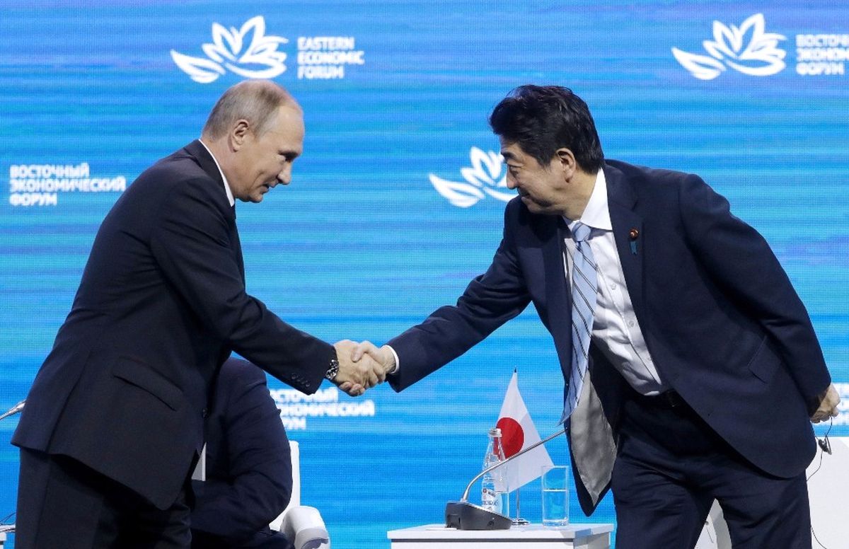 Putin, Japon Mevkidaşı ile Görüştü