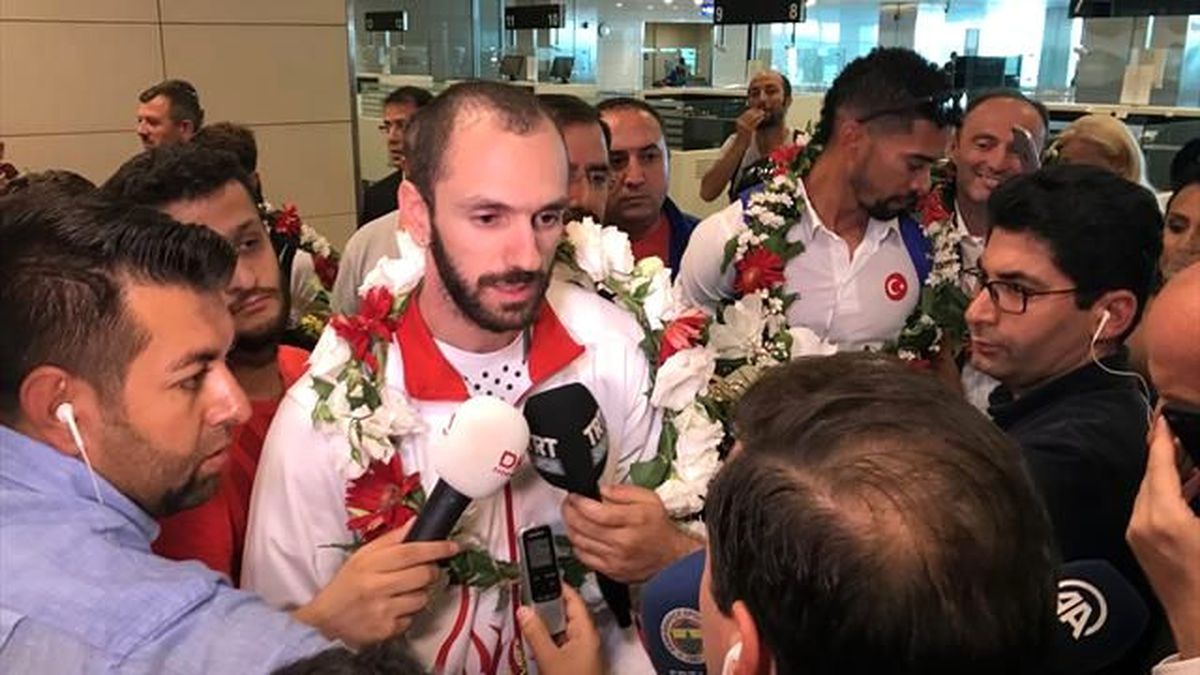 Ramil Guliyev ve Londra Kafilesi Yurda Döndü