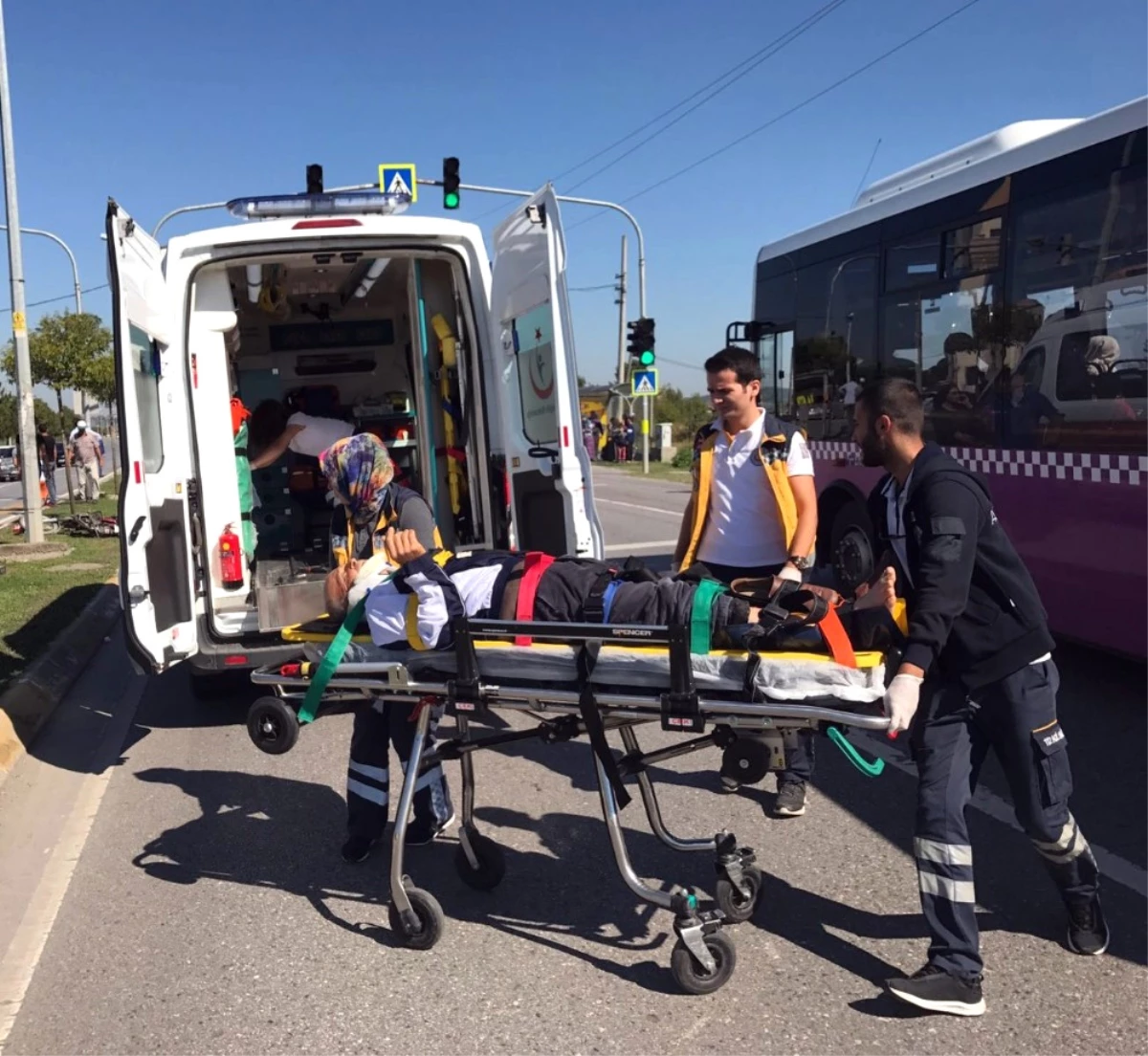 Sakarya\'da Elektrikli Bisiklet ile Motosiklet Çarpıştı: 2 Yaralı